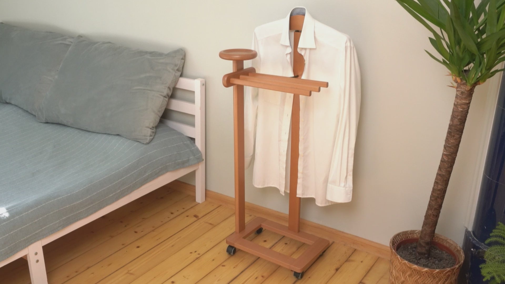 Stummer Diener, Herrendiener modern, Jackenständer, Rollgarderobe, Kleiderständer Holz, Tatkraft Lord, мшву