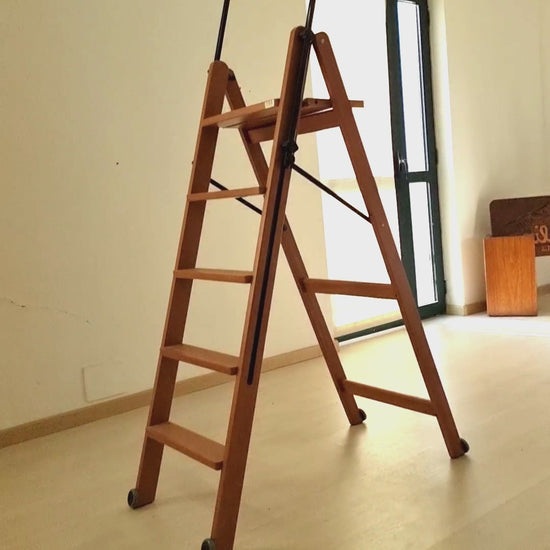 Trittleiter, Trittleiter 5 stufen, Trittleiter Holz, auf Rollen, rutschfeste Stufen, oberes Ablagefach, Tuscana 5, v